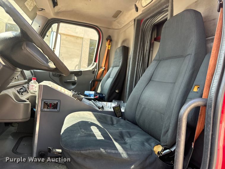 image for item EH4337 2010 Freightliner Buisness Class M2 ambulance