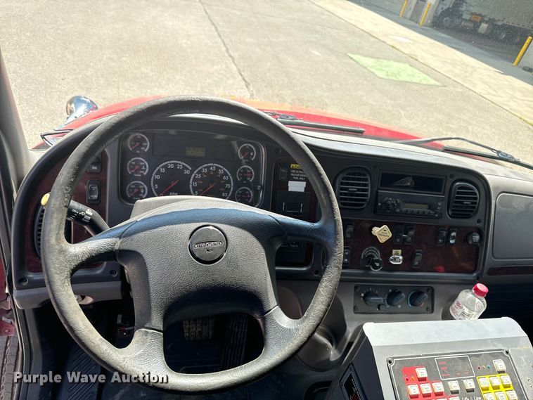 image for item EH4337 2010 Freightliner Buisness Class M2 ambulance