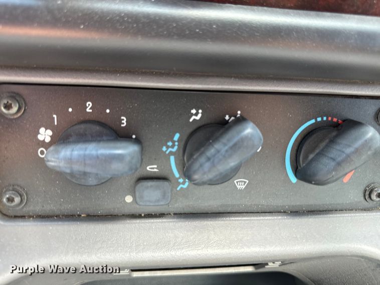 image for item EH4337 2010 Freightliner Buisness Class M2 ambulance