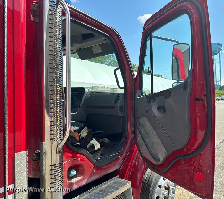 image for item EH4337 2010 Freightliner Buisness Class M2 ambulance