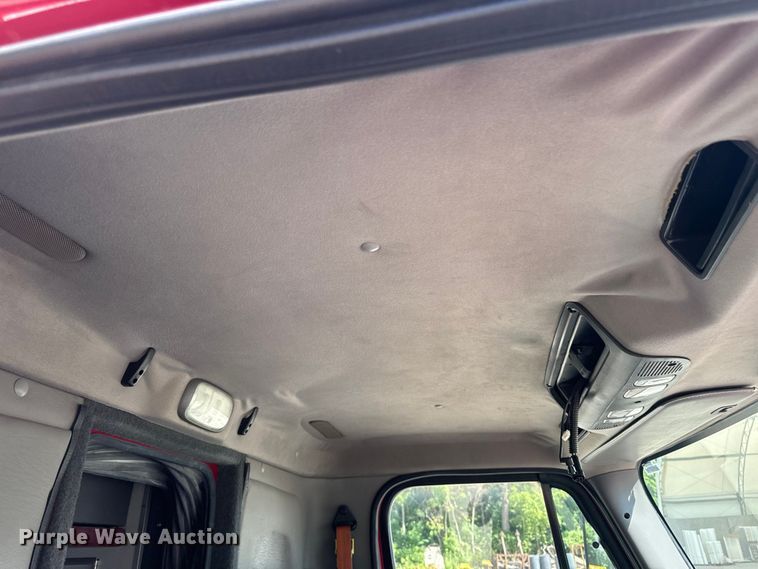 image for item EH4337 2010 Freightliner Buisness Class M2 ambulance