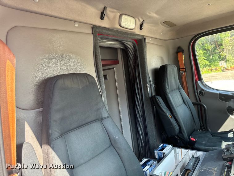 image for item EH4337 2010 Freightliner Buisness Class M2 ambulance