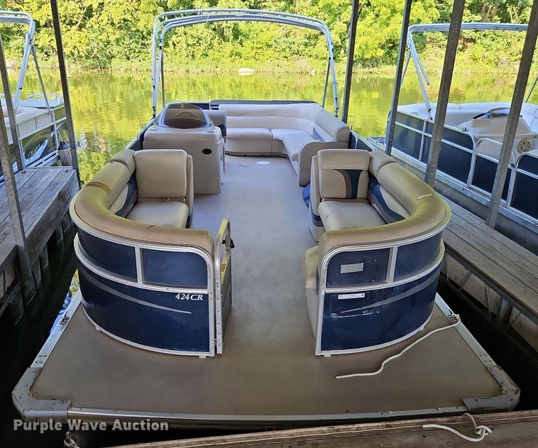 image for item EI3972 2011 South Bay 424CR boat