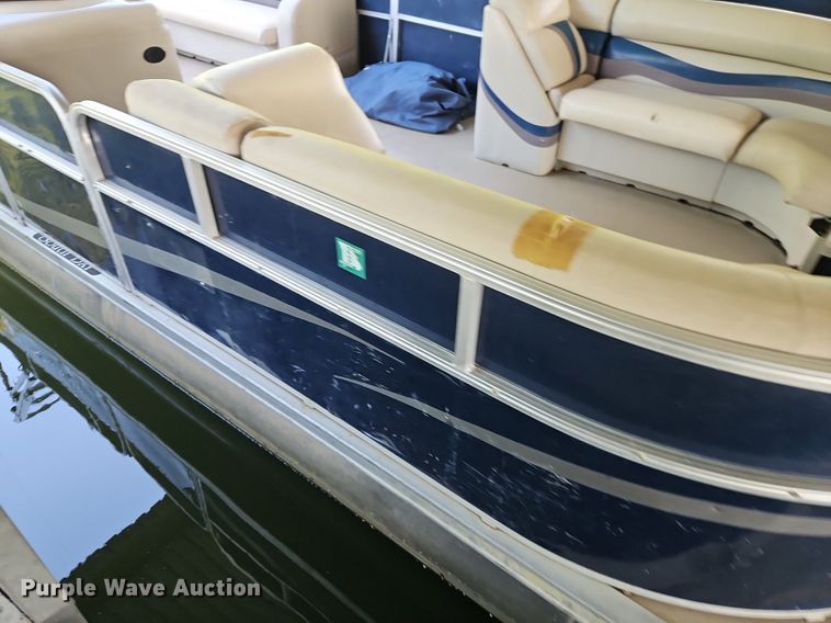 image for item EI3972 2011 South Bay 424CR boat