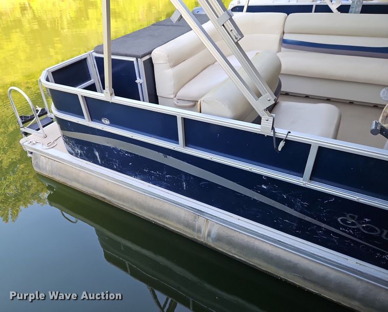 image for item EI3972 2011 South Bay 424CR boat