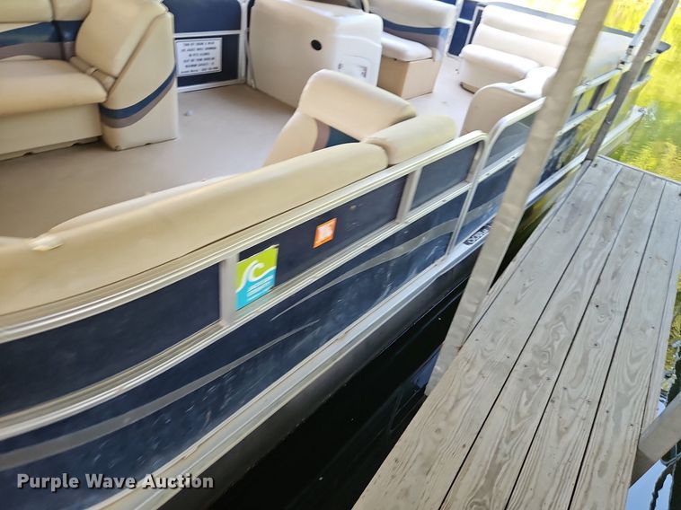 image for item EI3972 2011 South Bay 424CR boat