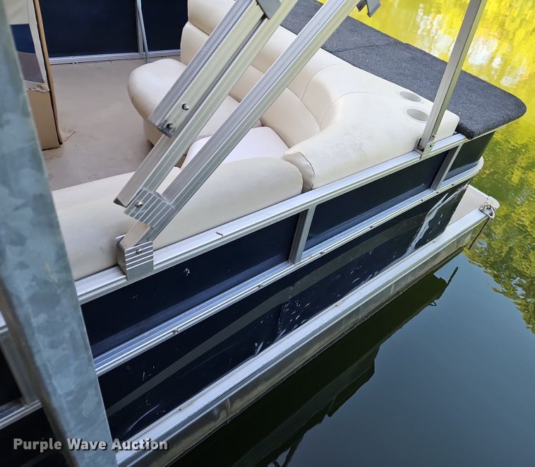 image for item EI3972 2011 South Bay 424CR boat