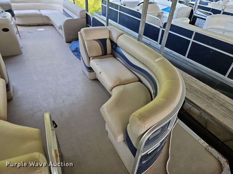 image for item EI3972 2011 South Bay 424CR boat