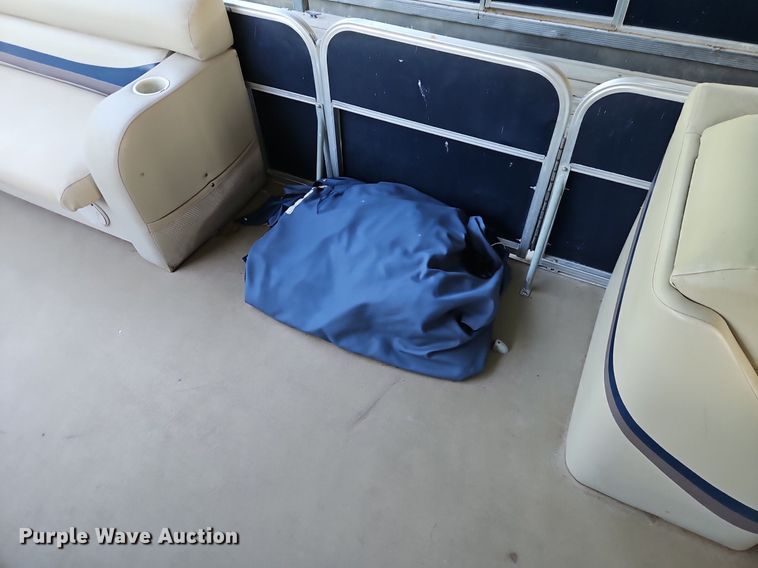 image for item EI3972 2011 South Bay 424CR boat