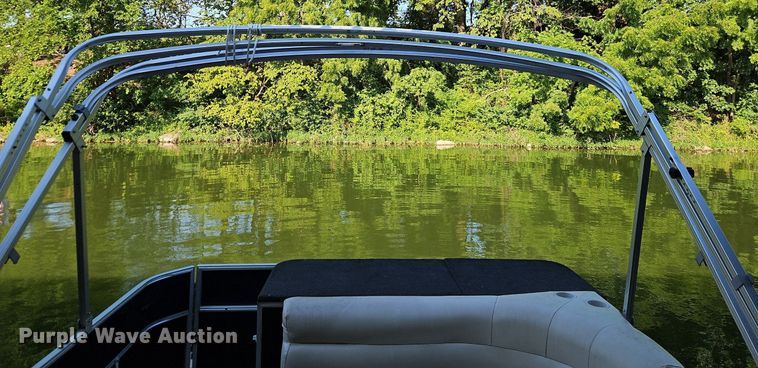 image for item EI3972 2011 South Bay 424CR boat