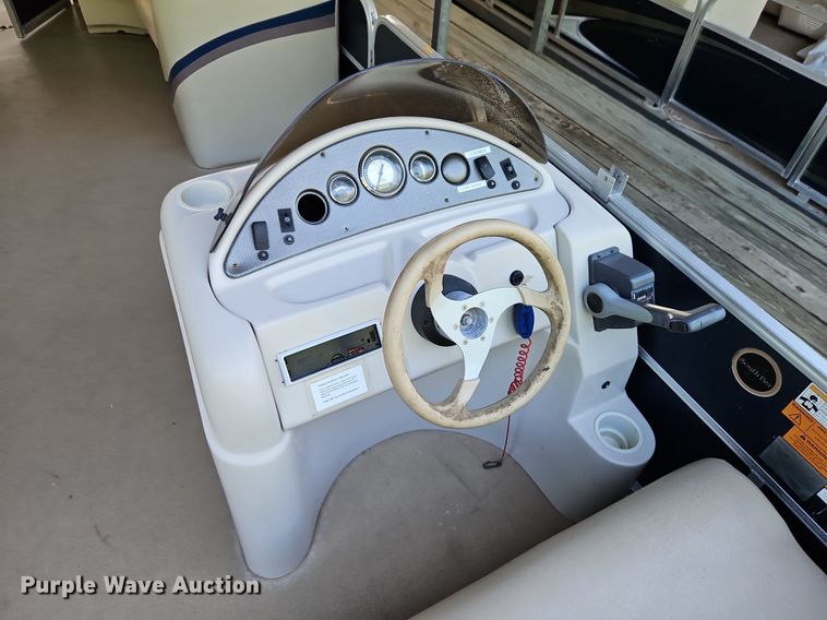 image for item EI3972 2011 South Bay 424CR boat