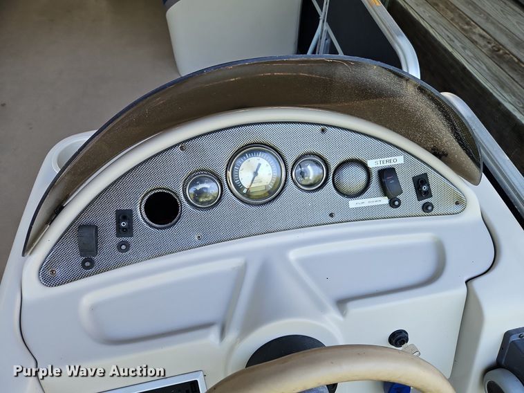 image for item EI3972 2011 South Bay 424CR boat