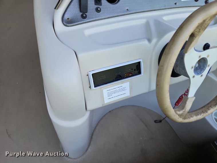 image for item EI3972 2011 South Bay 424CR boat