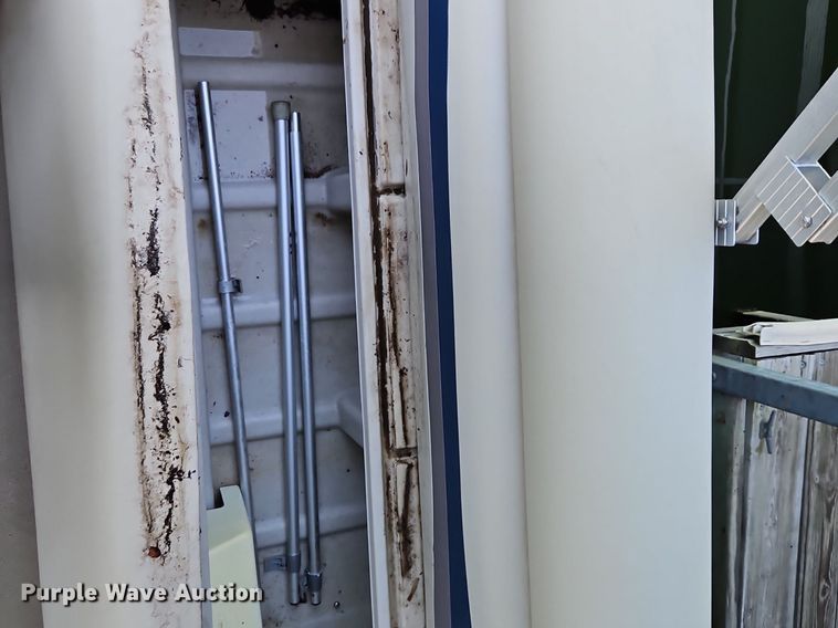 image for item EI3972 2011 South Bay 424CR boat