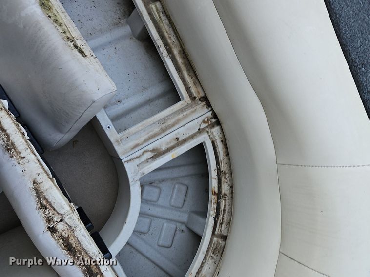 image for item EI3972 2011 South Bay 424CR boat