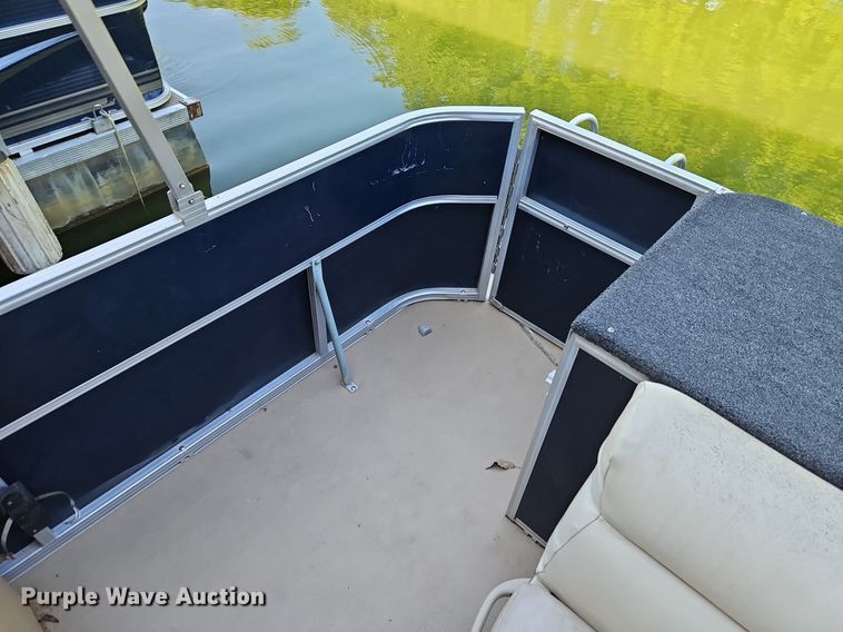 image for item EI3972 2011 South Bay 424CR boat