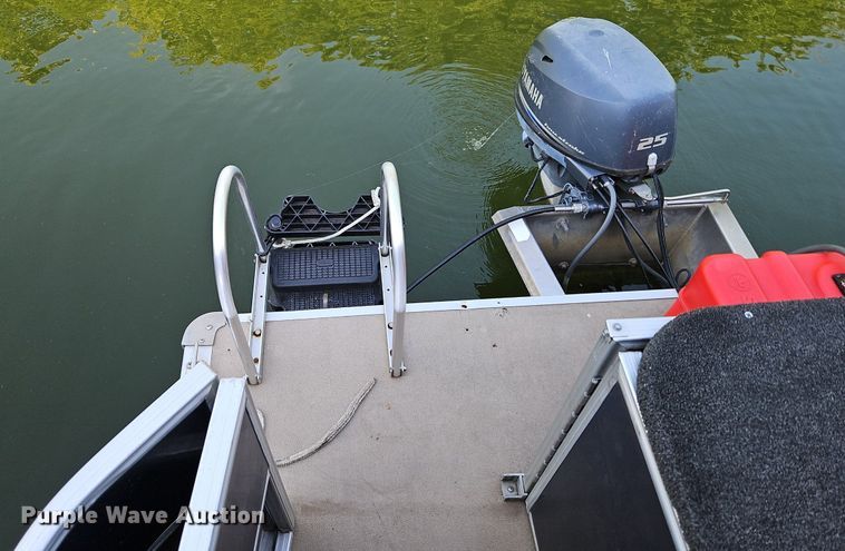 image for item EI3972 2011 South Bay 424CR boat