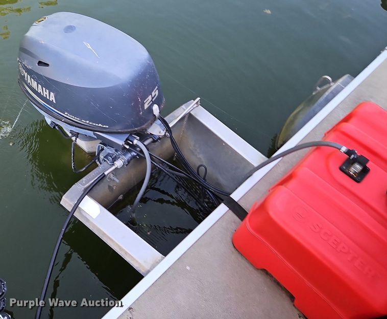 image for item EI3972 2011 South Bay 424CR boat