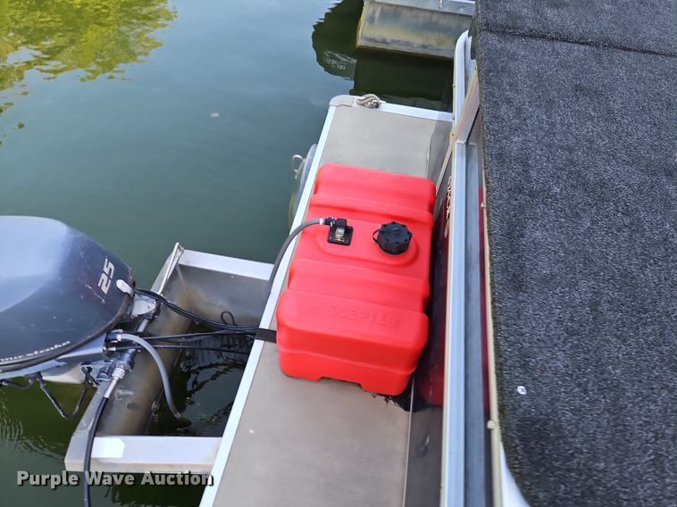 image for item EI3972 2011 South Bay 424CR boat