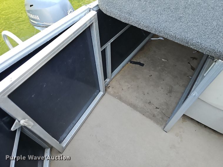 image for item EI3972 2011 South Bay 424CR boat