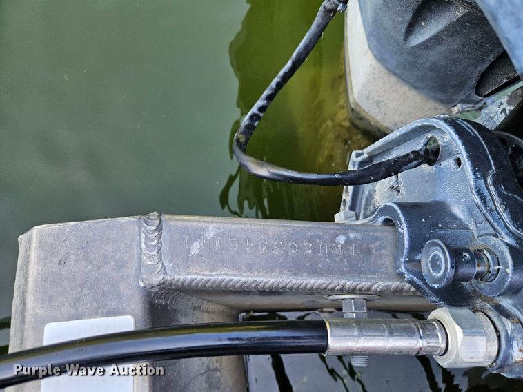 image for item EI3972 2011 South Bay 424CR boat