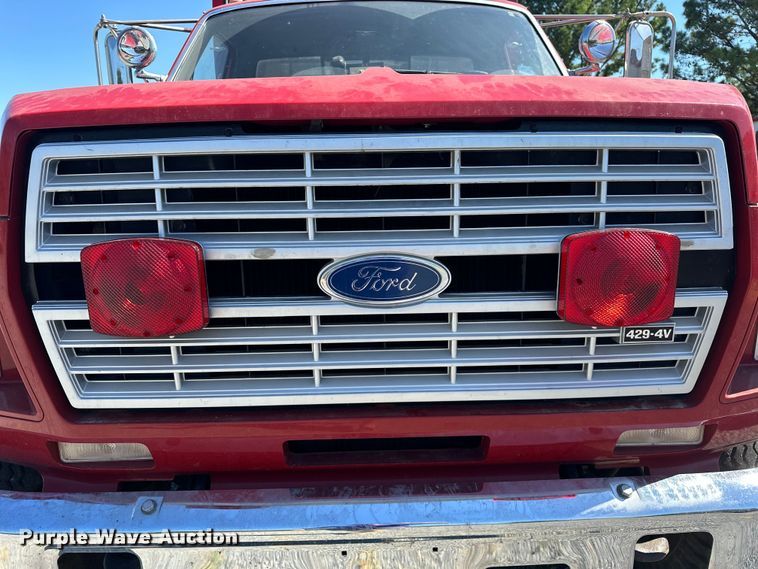 image for item EJ4398 1988 Ford  F800 pumper fire truck