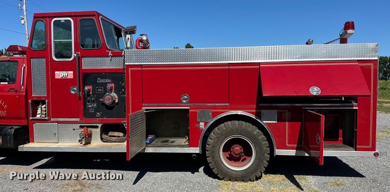 image for item EJ4398 1988 Ford  F800 pumper fire truck