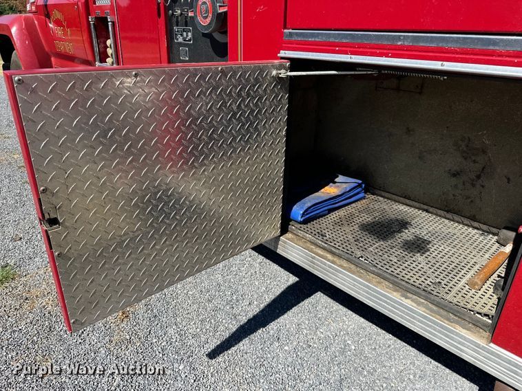 image for item EJ4398 1988 Ford  F800 pumper fire truck