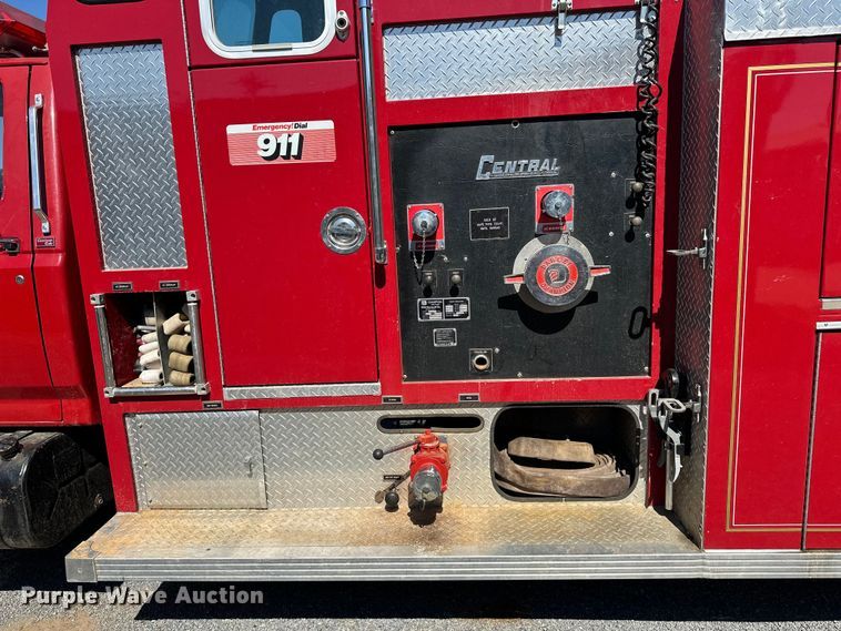 image for item EJ4398 1988 Ford  F800 pumper fire truck