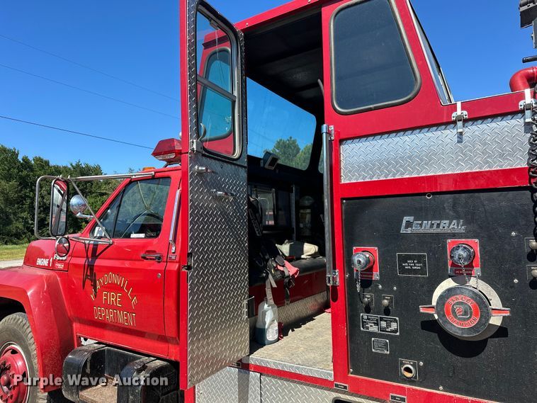 image for item EJ4398 1988 Ford  F800 pumper fire truck