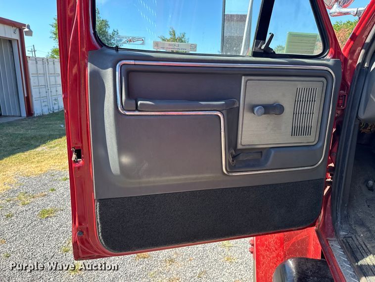 image for item EJ4398 1988 Ford  F800 pumper fire truck