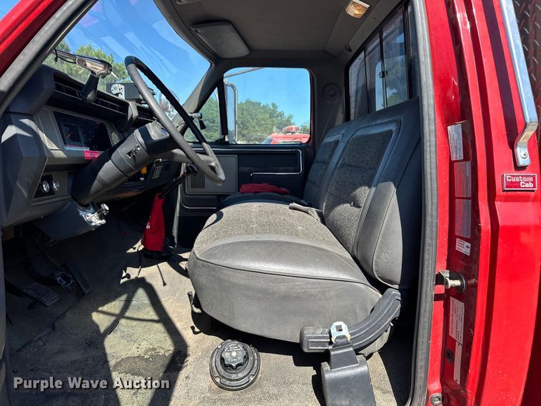 image for item EJ4398 1988 Ford  F800 pumper fire truck