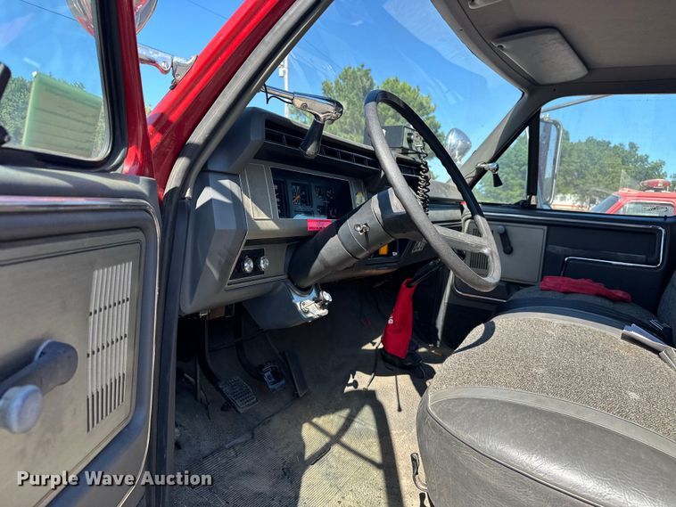 image for item EJ4398 1988 Ford  F800 pumper fire truck