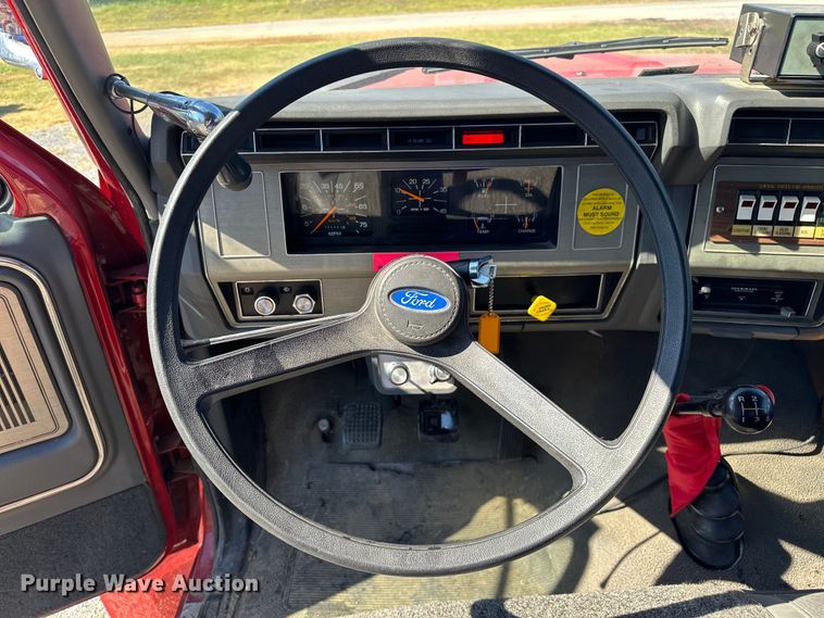 image for item EJ4398 1988 Ford  F800 pumper fire truck