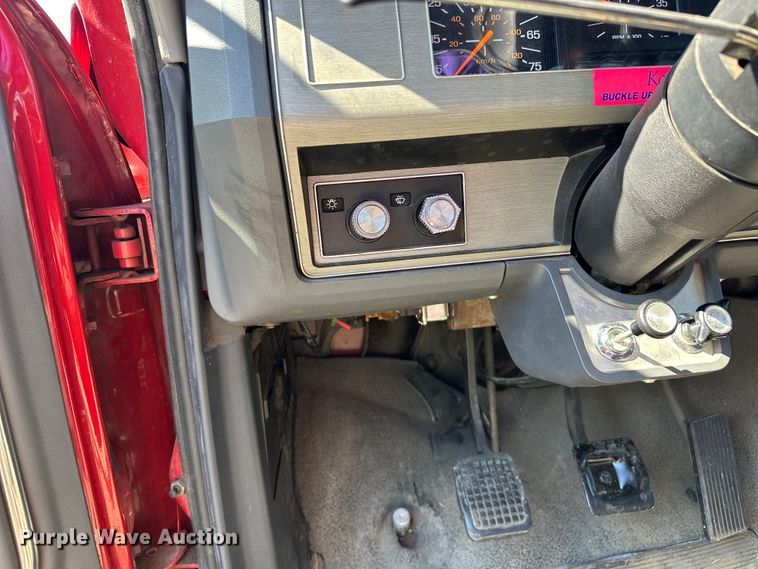 image for item EJ4398 1988 Ford  F800 pumper fire truck