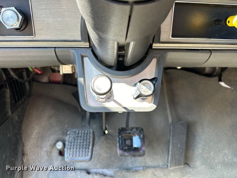 image for item EJ4398 1988 Ford  F800 pumper fire truck