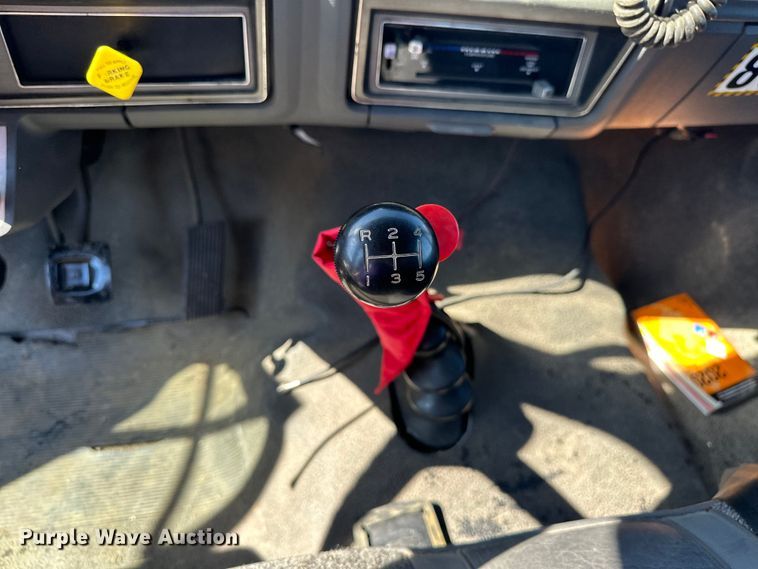 image for item EJ4398 1988 Ford  F800 pumper fire truck