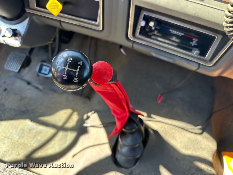 image for item EJ4398 1988 Ford  F800 pumper fire truck