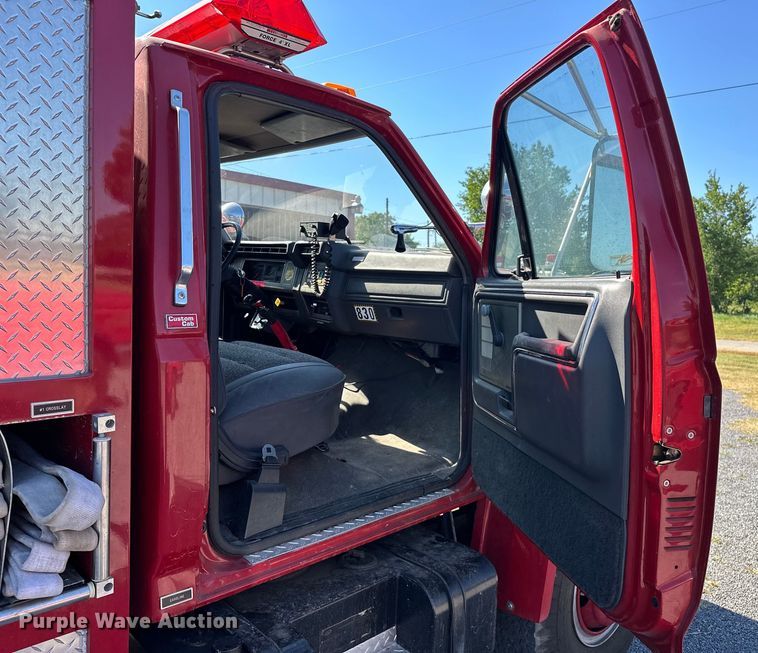 image for item EJ4398 1988 Ford  F800 pumper fire truck