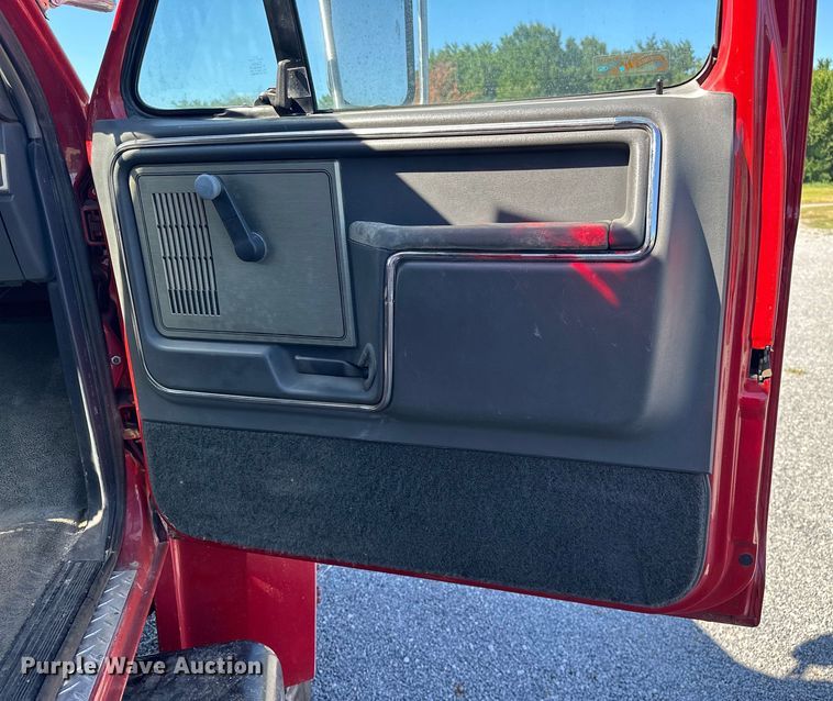 image for item EJ4398 1988 Ford  F800 pumper fire truck