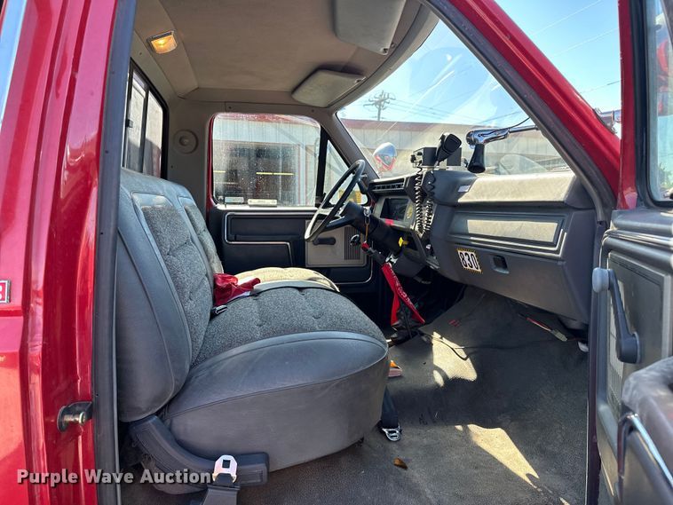 image for item EJ4398 1988 Ford  F800 pumper fire truck