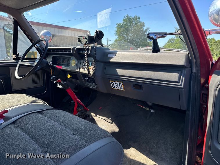 image for item EJ4398 1988 Ford  F800 pumper fire truck