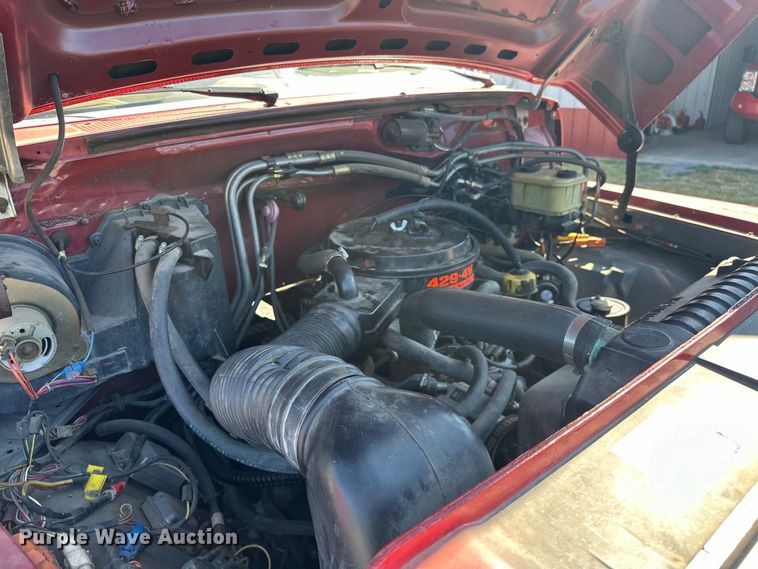 image for item EJ4398 1988 Ford  F800 pumper fire truck