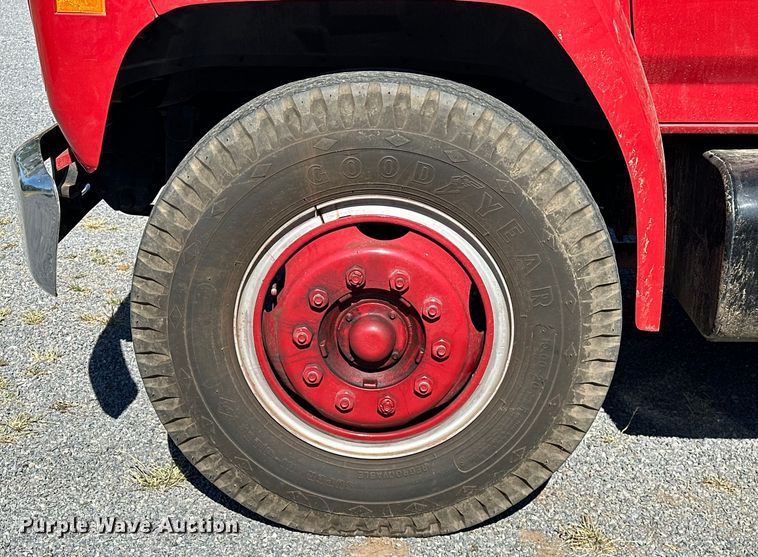 image for item EJ4398 1988 Ford  F800 pumper fire truck