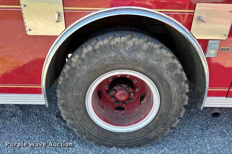 image for item EJ4398 1988 Ford  F800 pumper fire truck