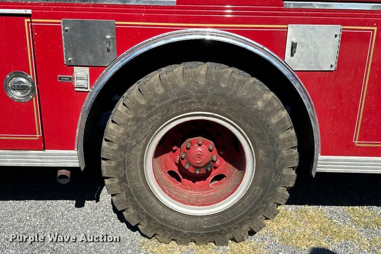 image for item EJ4398 1988 Ford  F800 pumper fire truck