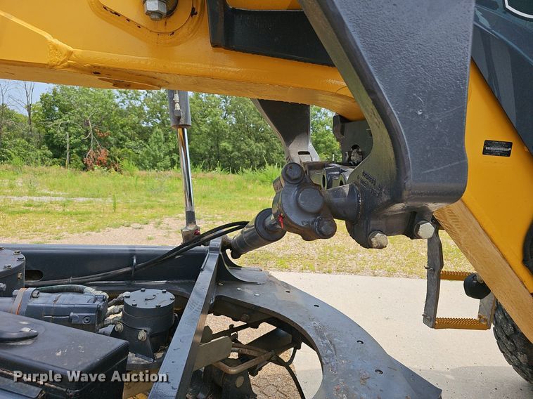 image for item EJ5743 2015 John Deere 770G motor grader