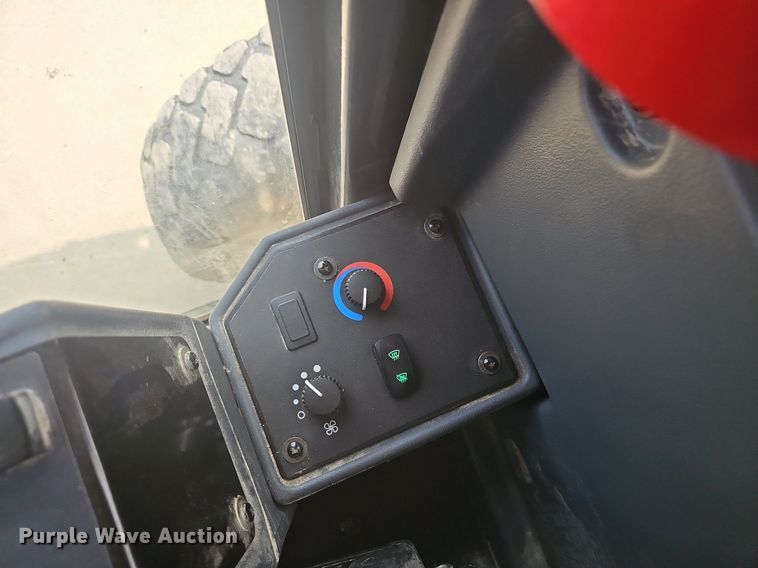 image for item EJ5743 2015 John Deere 770G motor grader