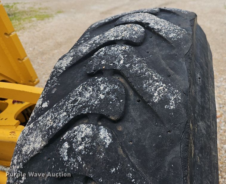 image for item EJ5743 2015 John Deere 770G motor grader