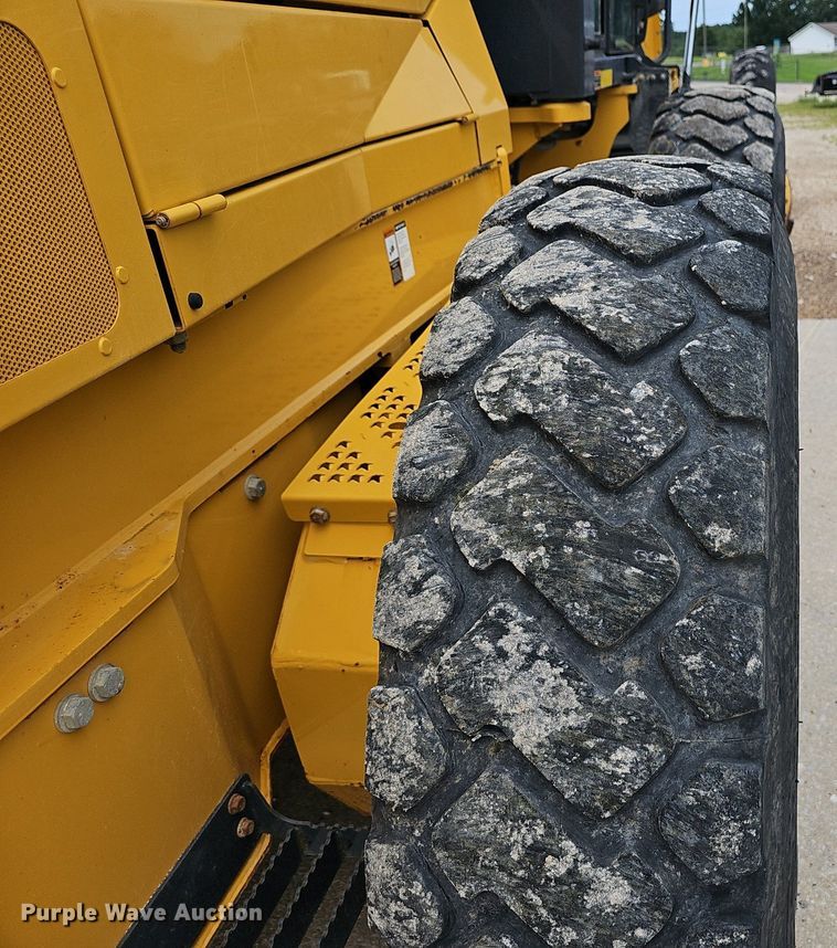 image for item EJ5743 2015 John Deere 770G motor grader